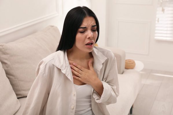 pm2.5 in the air, woman with trouble breathing